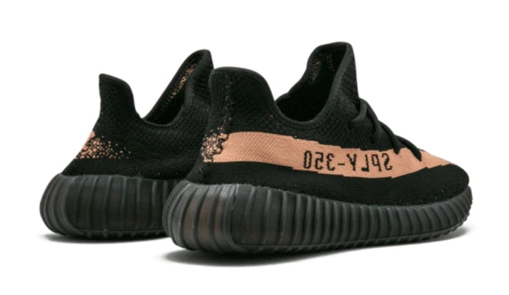 Les Adidas Yeezy 350 Boost V2 Mono Mist Femme , entre Adidas et Kanye West, sont emblématiques pour leur design innovant et leur confort inégalé.
