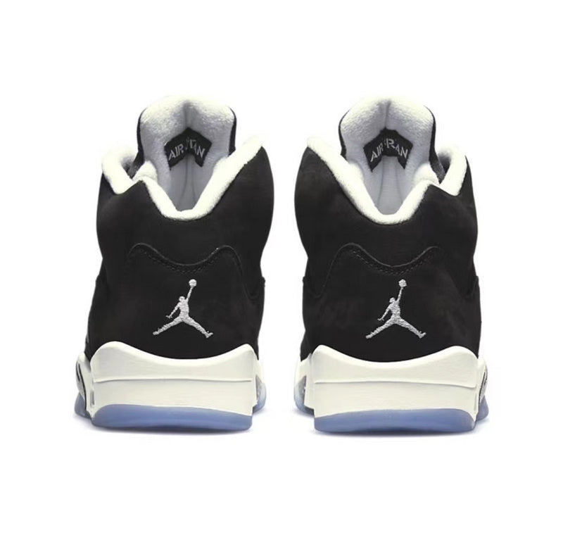 Les baskets Air Jordan 5 Femme permettent de personnaliser votre style tout en bénéficiant d’un confort supérieur.