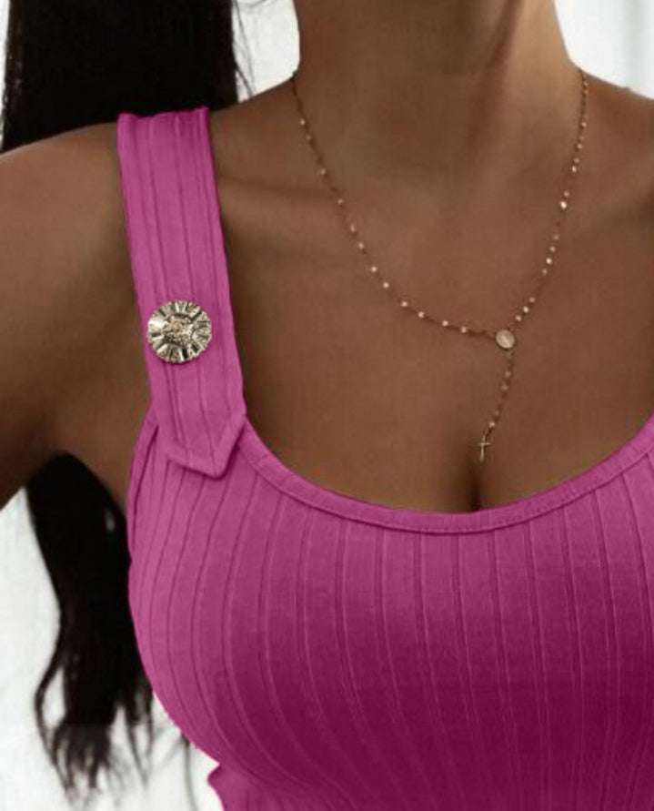Premièrement : Ce Haut en tricot décontracté à coupe ajustée et à col en U sans manches avec boutons décoratifs femme.