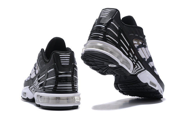 Résultats de l'évolution emblématique de la ligne Nike, les Nike TN Air Max Plus Femme sont un témoignage de l'engagement de Nike à combiner style et innovation.