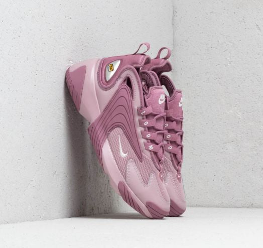 Les baskets Nike Air Zoom Femme se démarquent par leur design sportif et moderne, conçu pour maximiser les performances exceptionnelles