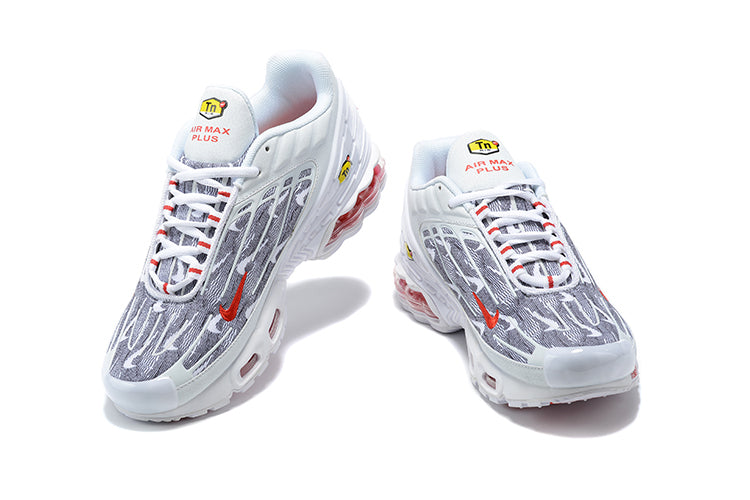 Résultats de l'évolution emblématique de la ligne Nike, les Nike TN Air Max Plus Femme sont un témoignage de l'engagement de Nike à combiner style et innovation.