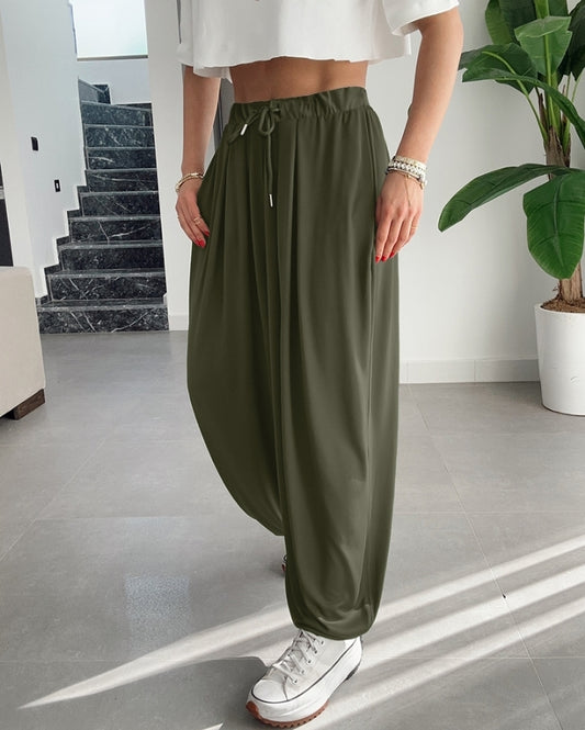 Premièrement : Ce Pantalon taille haute élastique à revers et cordon de serrage , coupe ample et décontractée , froncé Femme .