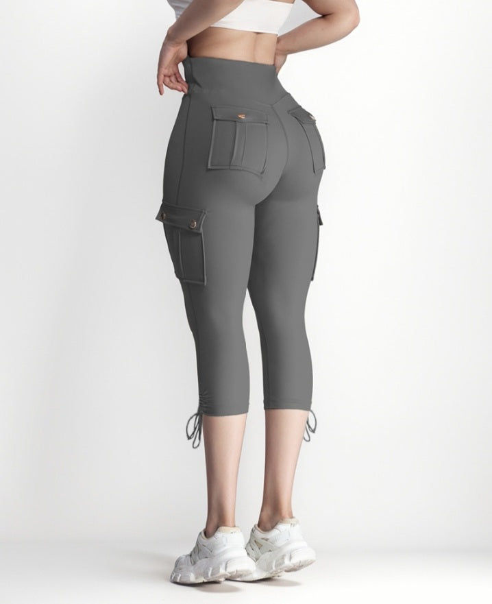 Premièrement : Ce Legging de motard taille haute avec poches à rabat pour soulever les fesses.