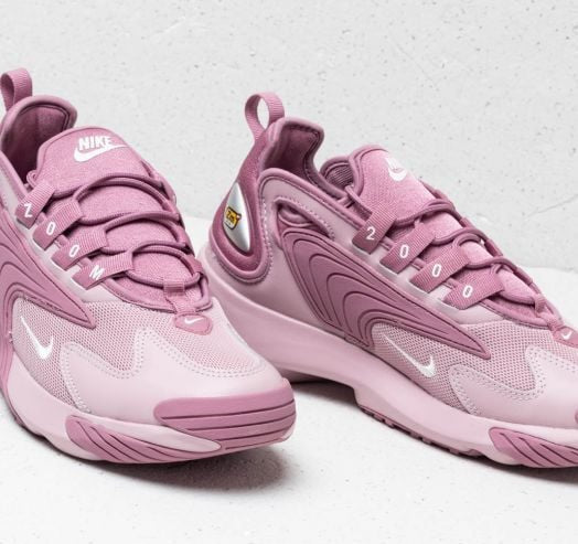 Les baskets Nike Air Zoom Femme se démarquent par leur design sportif et moderne, conçu pour maximiser les performances exceptionnelles