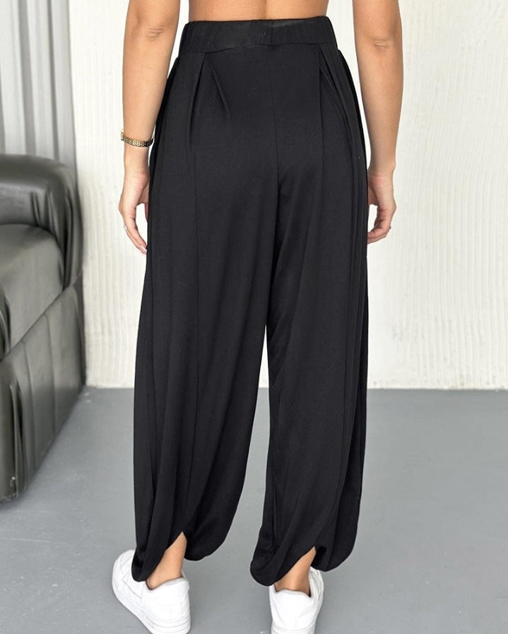 Premièrement : Ce Pantalon taille haute élastique à revers et cordon de serrage , coupe ample et décontractée , froncé Femme .