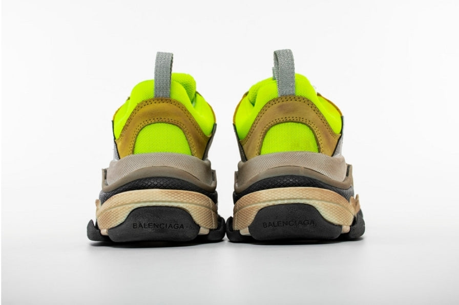 les sneakers Balenciaga Triple S "Beige Green Yellow" Femme sont un témoignage de l'engagement de Balenciaga à combiner style et innovation.