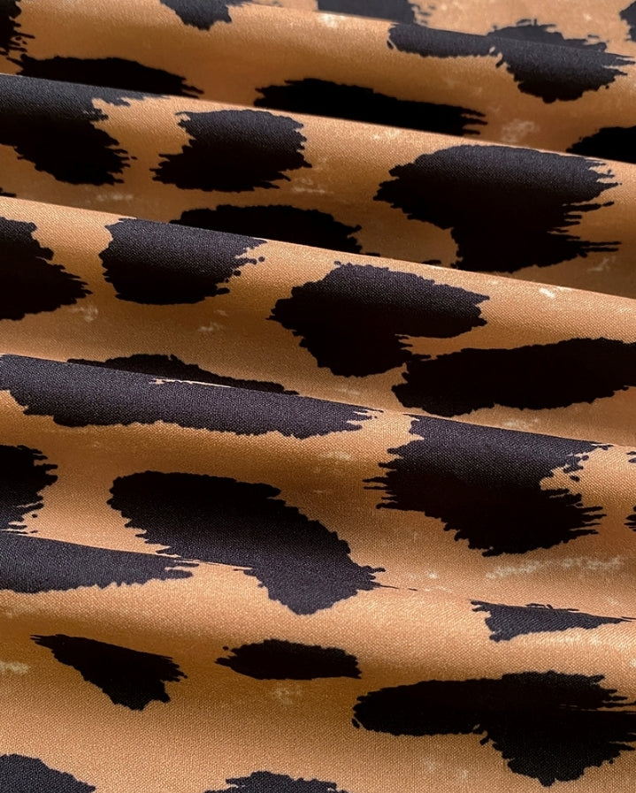 Premièrement : Cette Jupe à lacets léopard chic Femme.