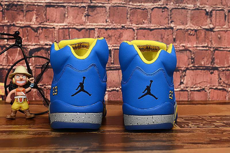 Premièrement, les baskets Air Jordan 5 Femme incarnent un mélange parfait de style audacieux et de performance exceptionnelle.