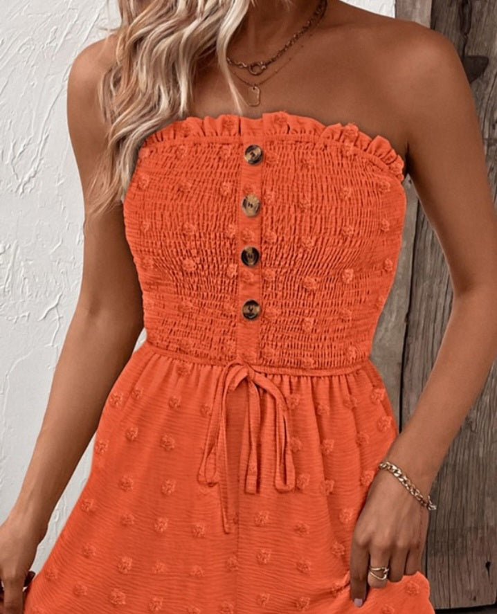 Premièrement : Adoptez un style chic et décontracté avec cette Combinaison courte décontractée à pois , et froncées sans manches avec détails noués et boutons décoratifs femme