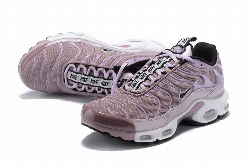 Résultats de l'évolution emblématique de la ligne Nike, les Nike TN Air Max Plus Femme sont un témoignage de l'engagement de Nike à combiner style et innovation.