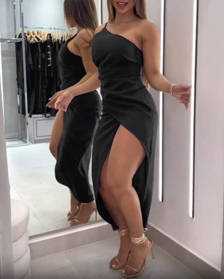 Premièrement : Cette Robe longue décontractée à une épaule sans manches , Froncée et fendue sur le côté Femme.