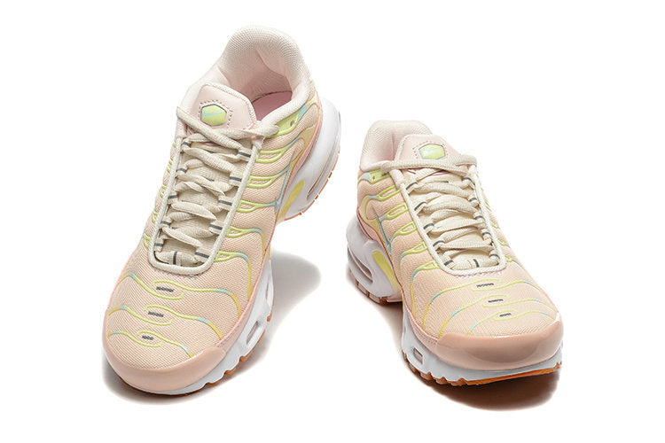 Résultats de l'évolution emblématique de la ligne Nike, les Nike TN Air Max Plus Femme sont un témoignage de l'engagement de Nike à combiner style et innovation.