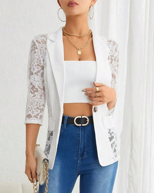 Premièrement : Apportez une touche de raffinement et de modernité à votre look avec ce Manteau blazer transparent avec patch en dentelle et rabat à bouton unique femme.