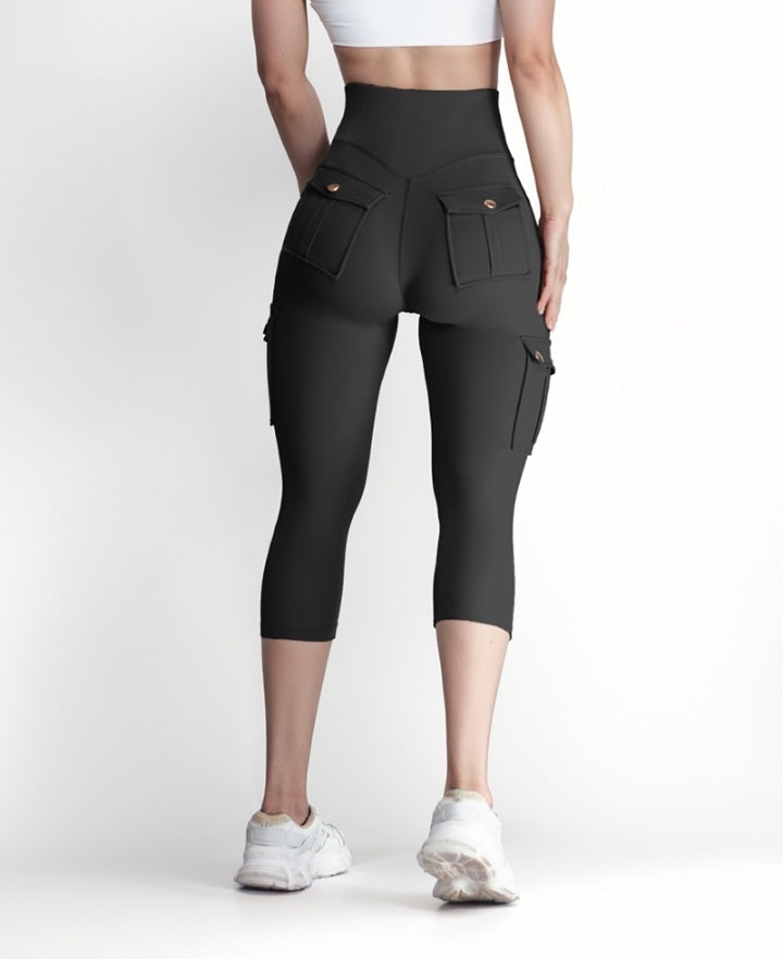 Premièrement : Ce Legging de motard taille haute avec poches à rabat pour soulever les fesses.