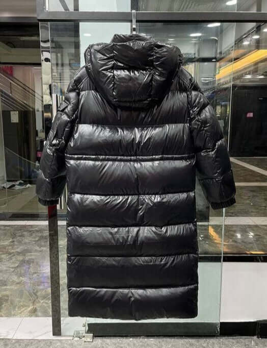 Premièrement : Les doudounes Moncler Femme, ainsi que les manteau Moncler Femme, incarnent un style et un raffinement incomparables.