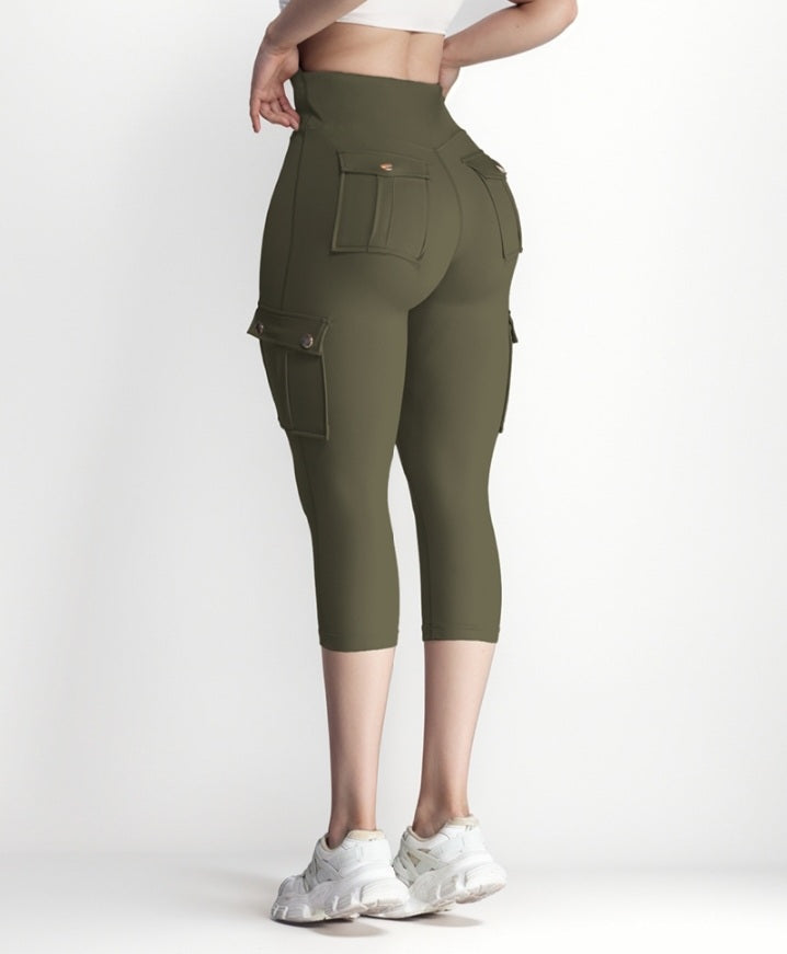 Premièrement : Ce Legging de motard taille haute avec poches à rabat pour soulever les fesses.