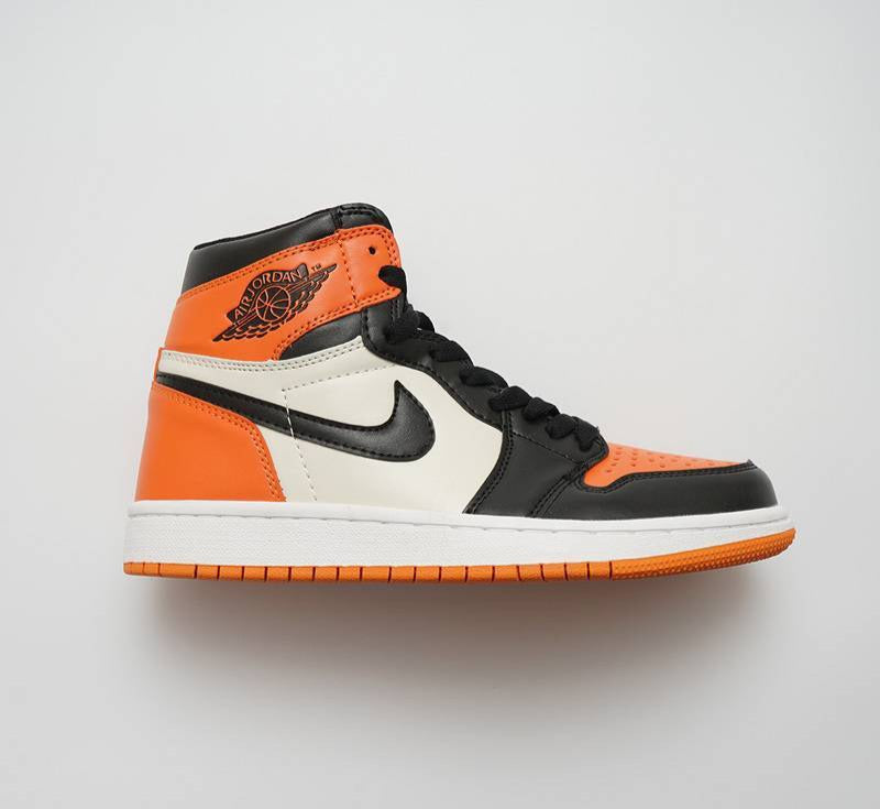 Les Air Jordan 1 Retro High OG "Shattered Backboard" Femme incarnent l’héritage emblématique de la marque Jordan tout en ajoutant une touche d’audace visuelle.