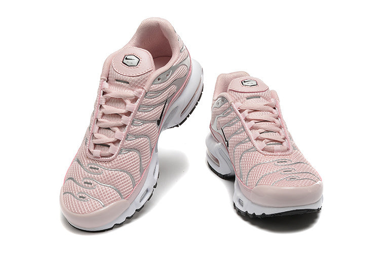 Résultats de l'évolution emblématique de la ligne Nike, les Nike TN Air Max Plus Femme sont un témoignage de l'engagement de Nike à combiner style et innovation.