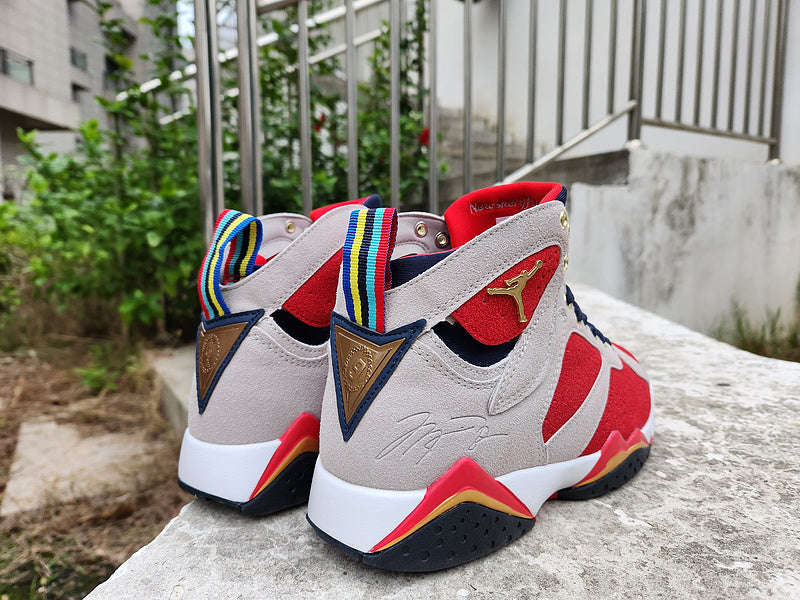 Premièrement, les baskets Air Jordan 7 Femme se distinguent par leur design iconique et leur confort exceptionnel.