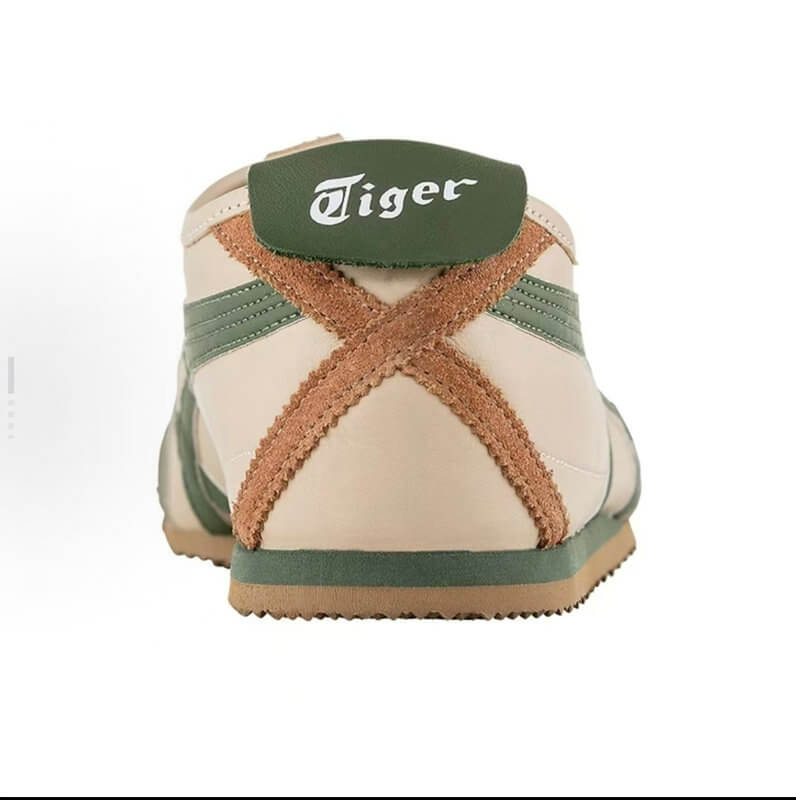 Résultats de l'engagement emblématique de la marque Asics à combiner style et innovation, les sneakers Asics Femme sont des pièces maîtresses de la mode sportive.