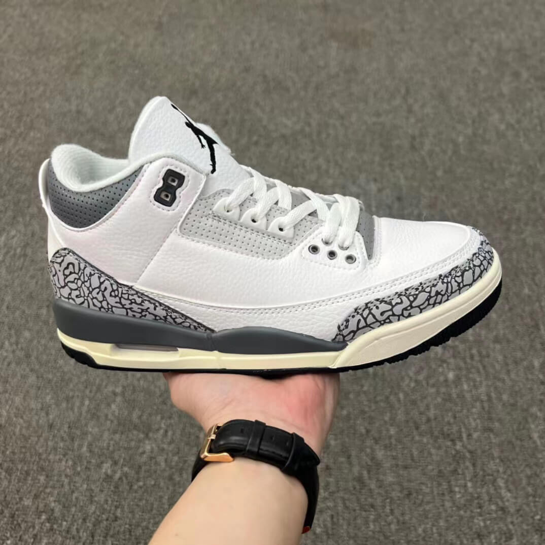 Premièrement, les baskets Air Jordan 3 Femme sont un symbole de style intemporel et de performance de haut niveau.