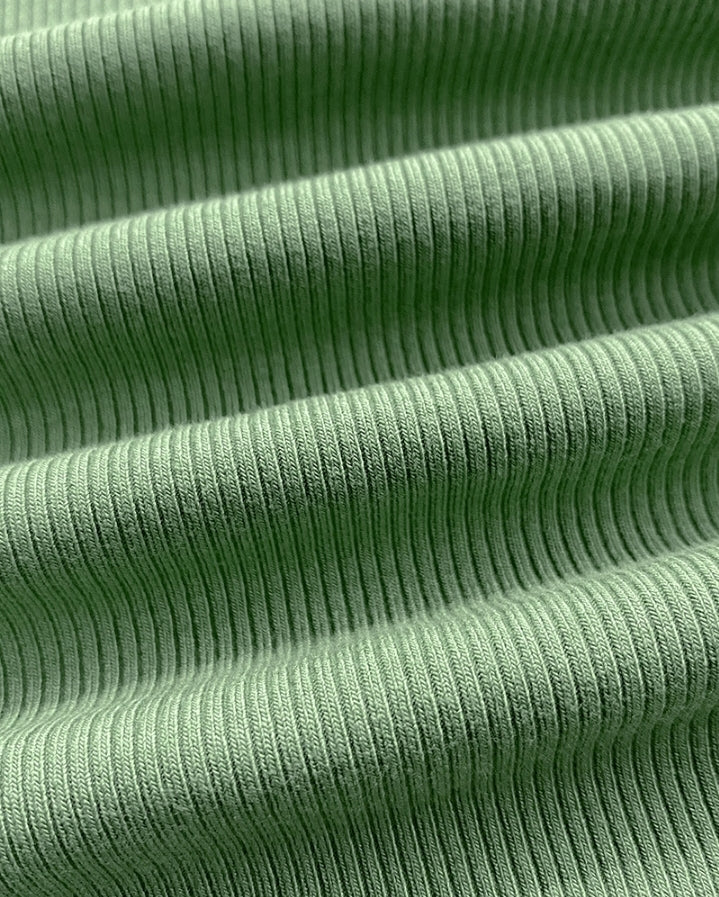 Premièrement : Ce Débardeur décolleté à col asymétrique croisé Femme.