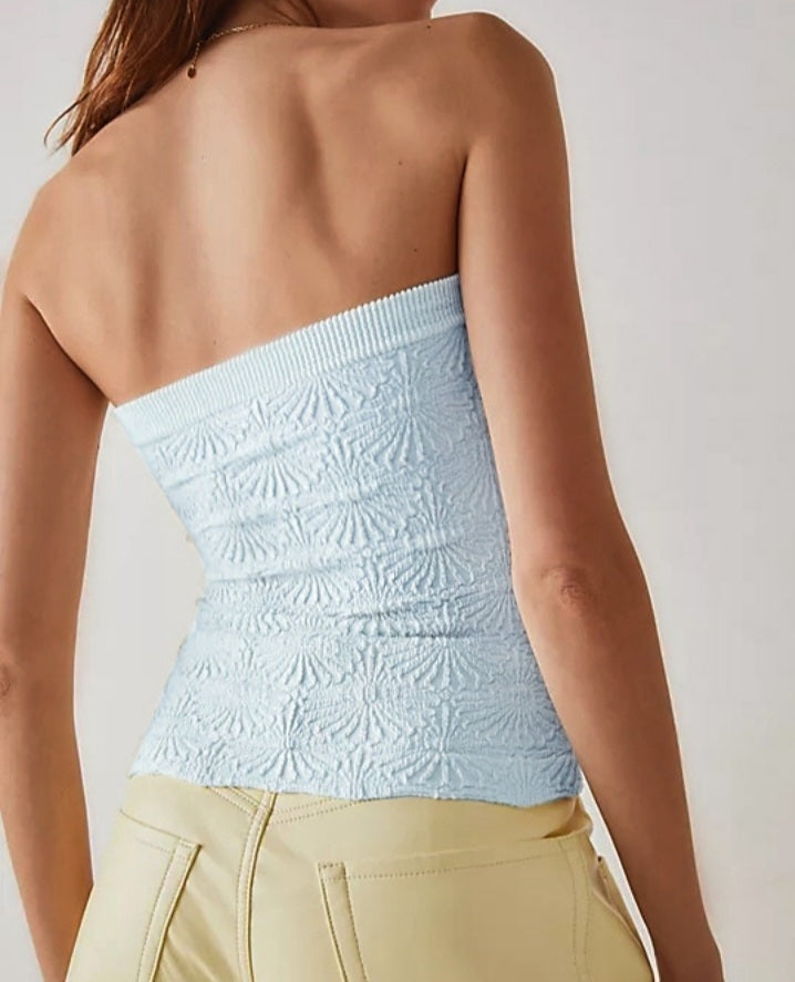 Premièrement : Ce Haut bandeau jacquard très extensible et gainant, sexy et respirant , sans manches Femme.