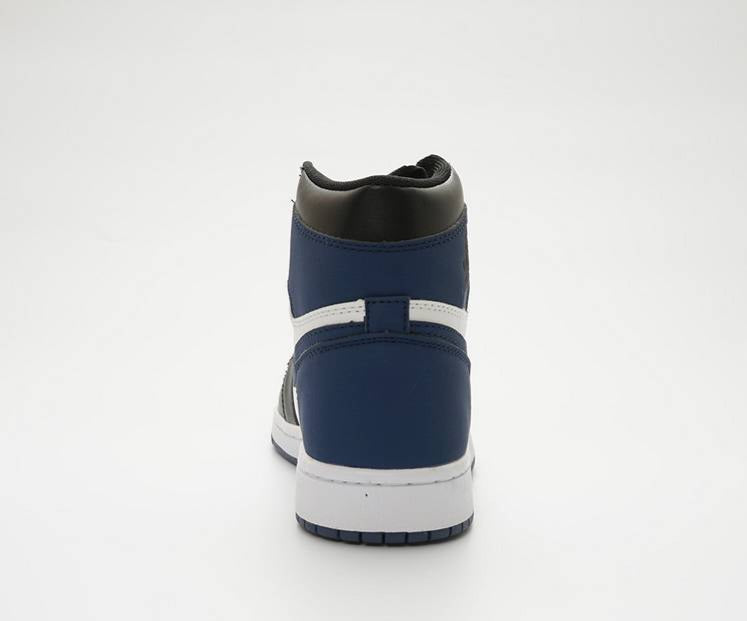 Les baskets Air Jordan 1 Low "Topaz Mist (GS)" pour femmes offrent une esthétique élégante avec des nuances de Topaz Mist.