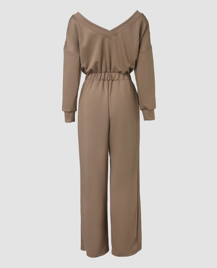 Premièrement : Laissez-vous séduire par le charme de cette Combinaison à épaules dénudées et dos en V avec poches à la taille extensible femme.