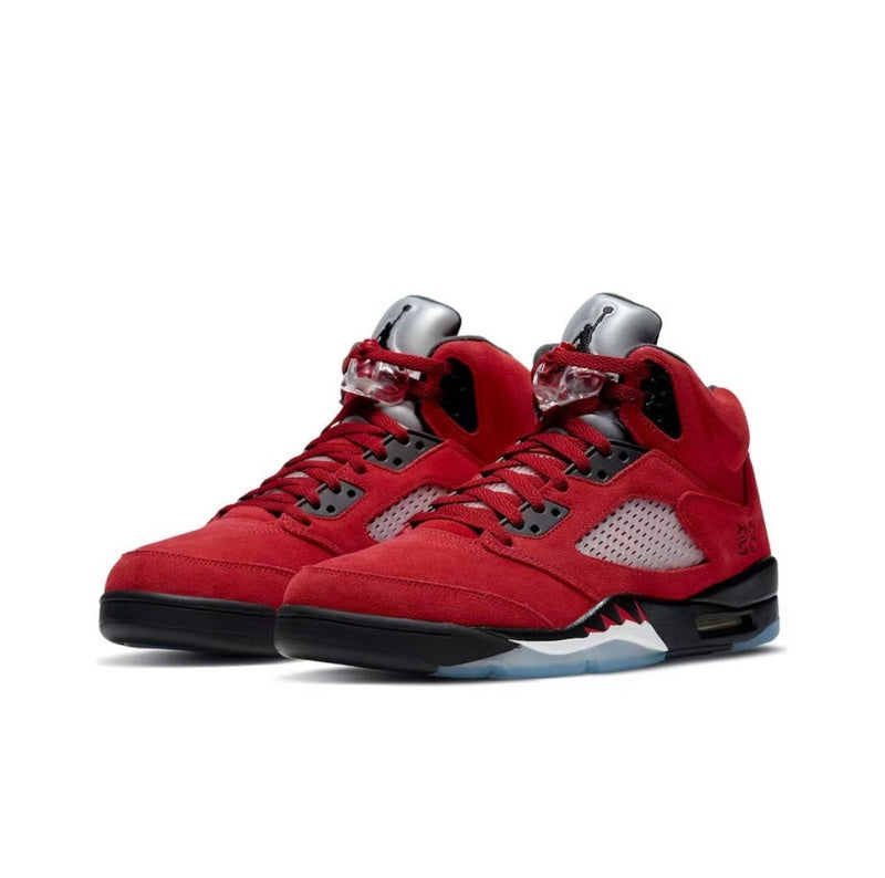 Les baskets Air Jordan 5 Femme permettent de personnaliser votre style tout en bénéficiant d’un confort supérieur.