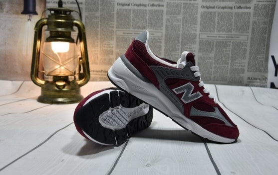 Les baskets New Balance Femme se démarquent par leur esthétique moderne et intemporelle, ainsi que par leur héritage sportif emblématique.