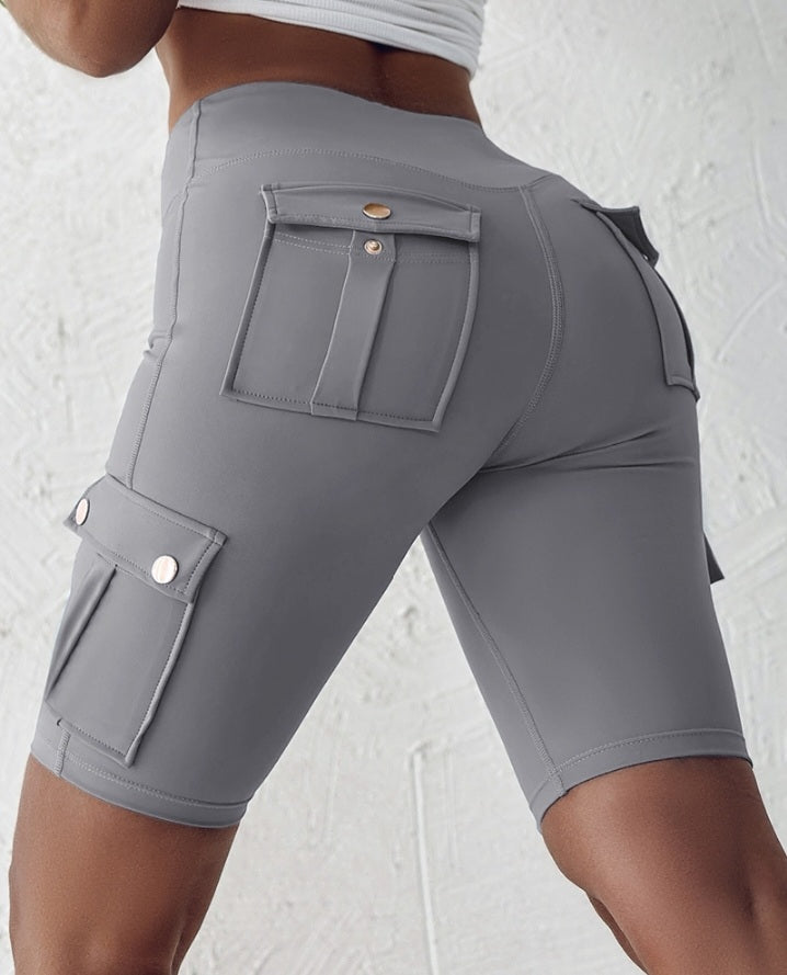 Premièrement : Ce Short de sport pour le contrôle du ventre et le levage des fesses, taille haute , avec poche à rabat , pour entraînement , bermuda cargo , pour la course à pied femme.