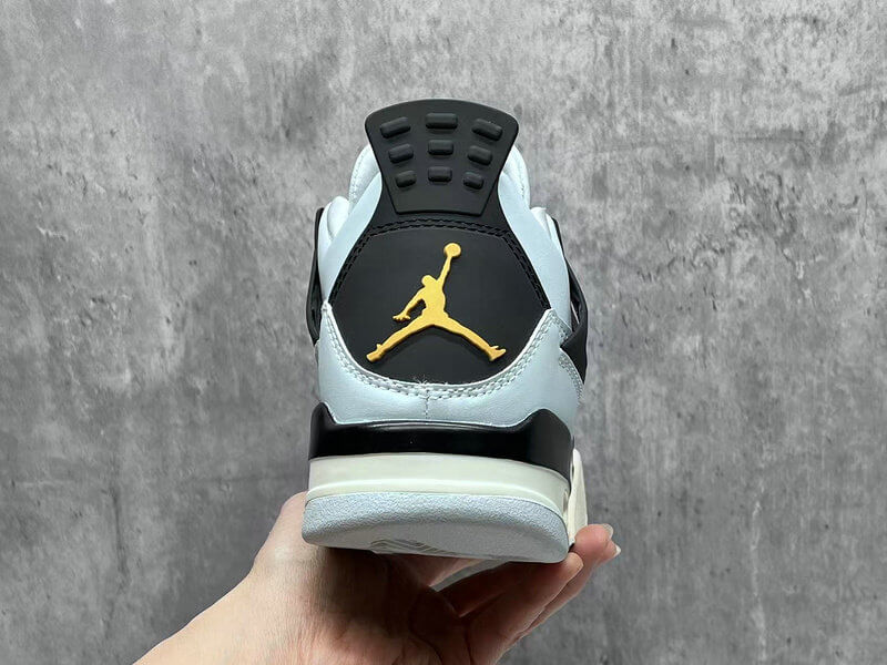 Premièrement : Les baskets Air Jordan 4 Femme se distinguent par leur design iconique et leur capacité à allier style et fonctionnalité.