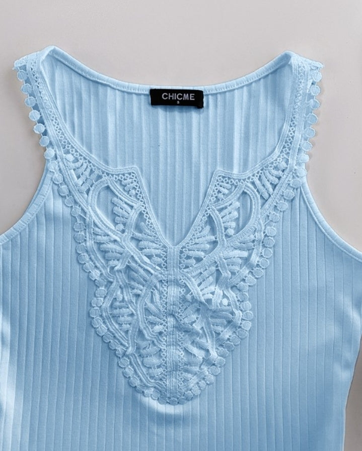 Premièrement : Ce Haut en tricot sans manches à col en V et dentelle contrastante Femme.