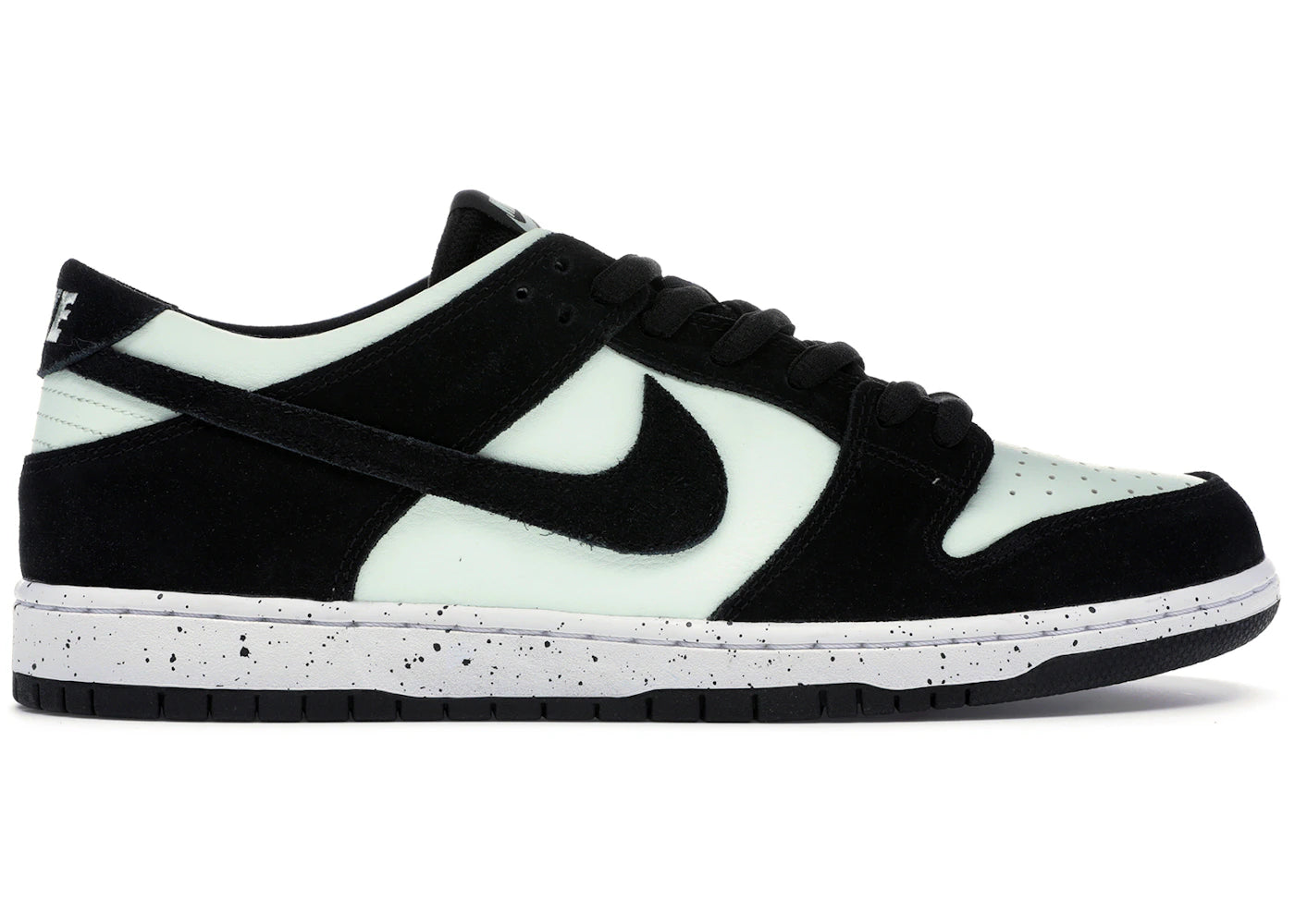 les baskets Nike SB Dunk femme Low sont un témoignage de l'engagement de Nike à combiner style et innovation.