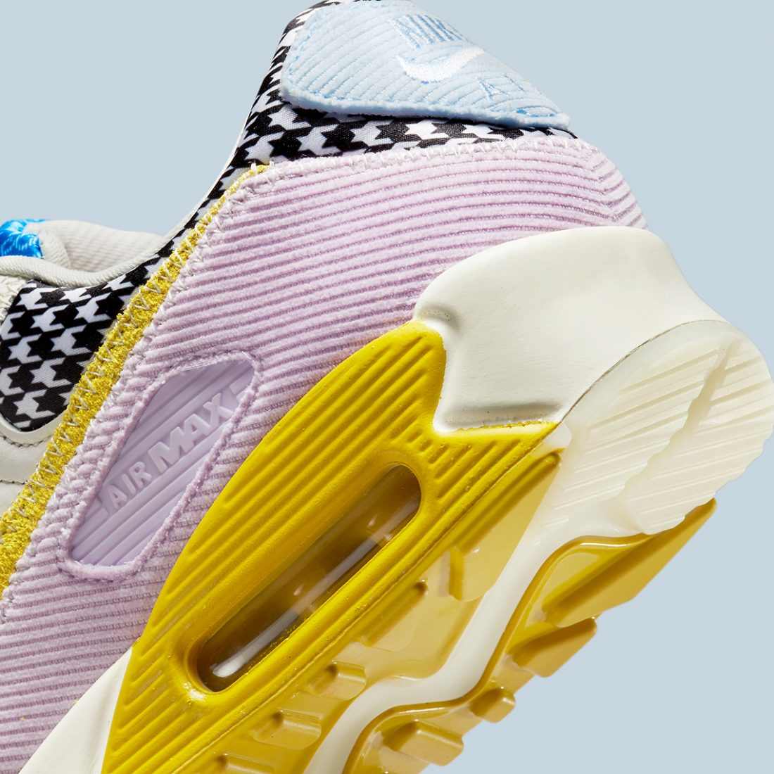 Les baskets Nike Air Max 90 Futura sont des pièces maîtresses de la mode.