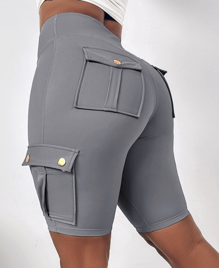 Premièrement : Ce Short de sport pour le contrôle du ventre et le levage des fesses, taille haute , avec poche à rabat , pour entraînement , bermuda cargo , pour la course à pied femme.