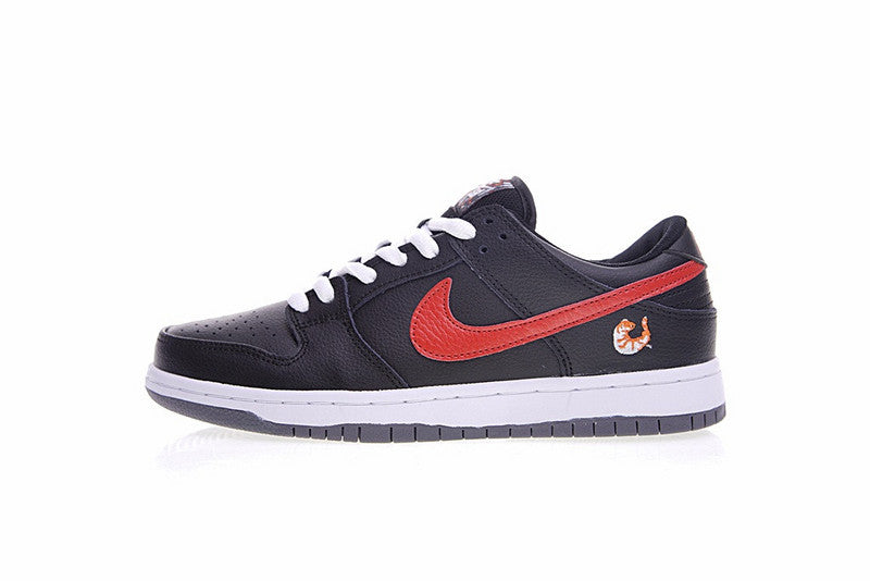 les baskets Nike SB Dunk femme Low sont un témoignage de l'engagement de Nike à combiner style et innovation.