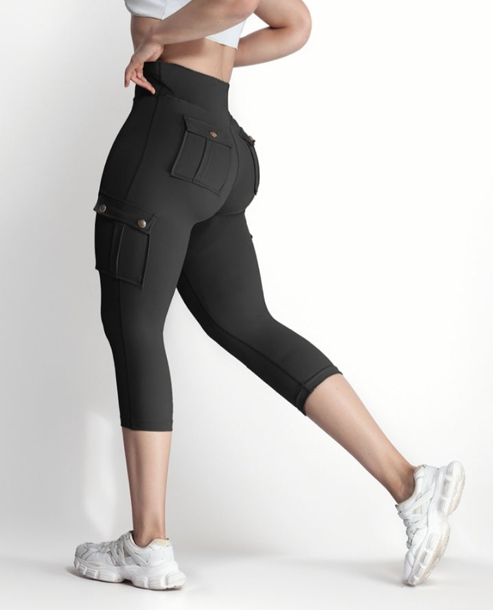 Premièrement : Ce Legging de motard taille haute avec poches à rabat pour soulever les fesses.