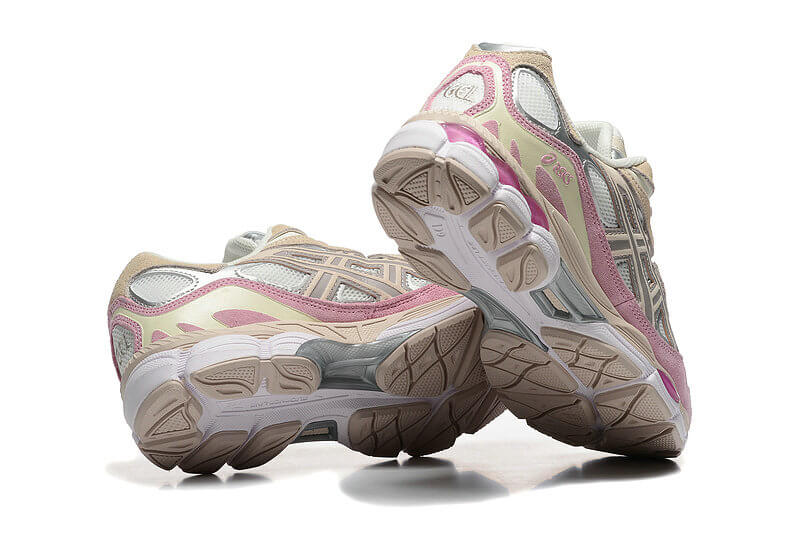 Premièrement :Les baskets Asics offrent une combinaison parfaite de style et de performance.