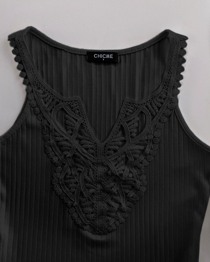 Premièrement : Ce Haut en tricot sans manches à col en V et dentelle contrastante Femme.
