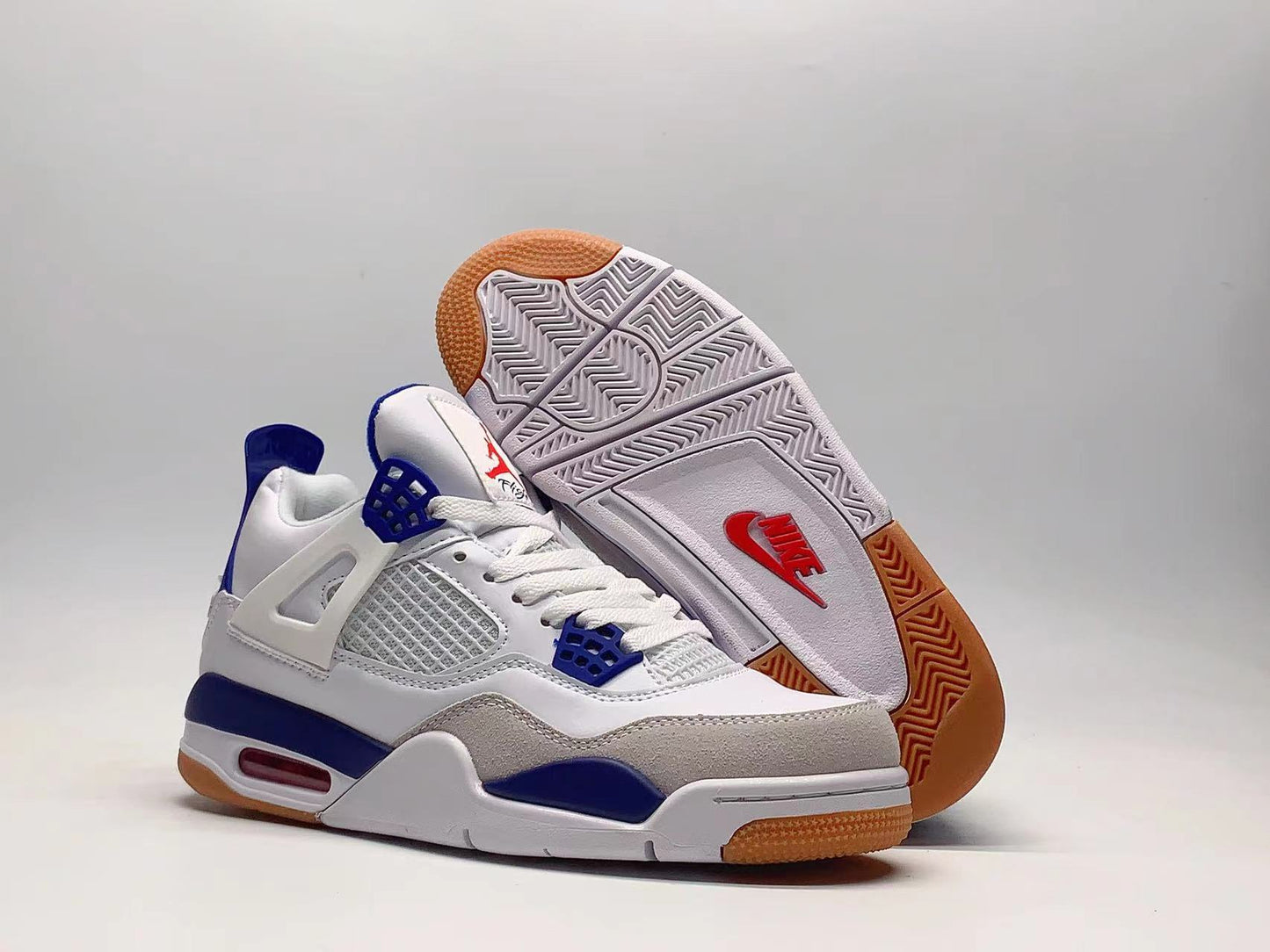 Premièrement : Les baskets Air Jordan 4 Femme se distinguent par leur design iconique et leur capacité à allier style et fonctionnalité.