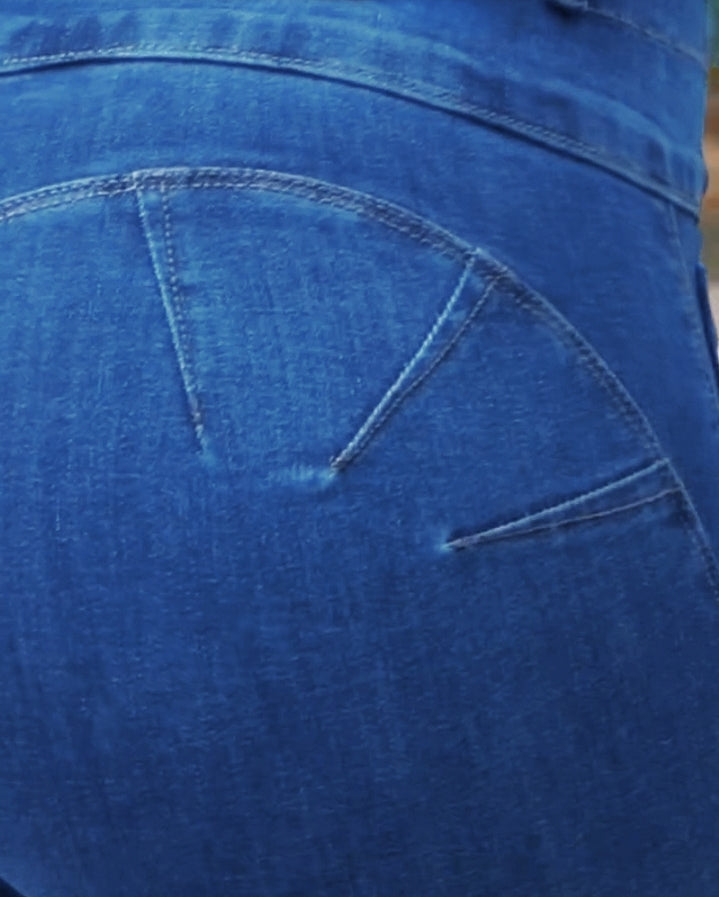 Premièrement : Mettez vos courbes en valeur avec élégance grâce à ce Jean skinny taille haute boutonné sur le devant avec effet rehausseur de fesses , pantalon décontracté femme.