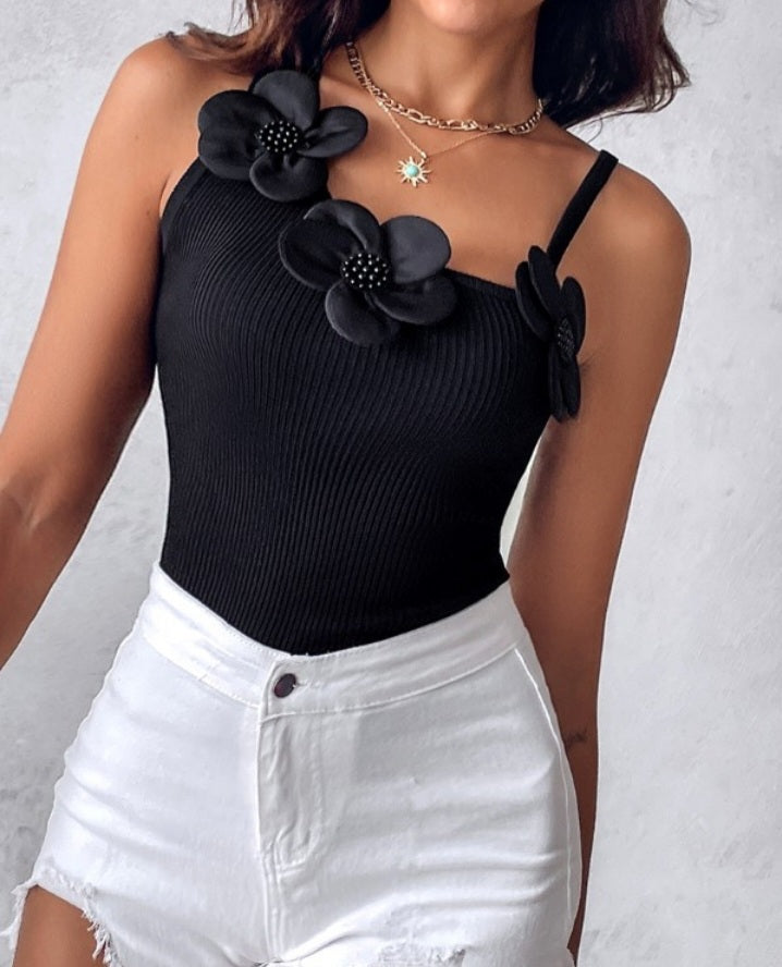 Premièrement : Ce 1 débardeur en tricot à motif floral et perles décoratives sans manches femme.