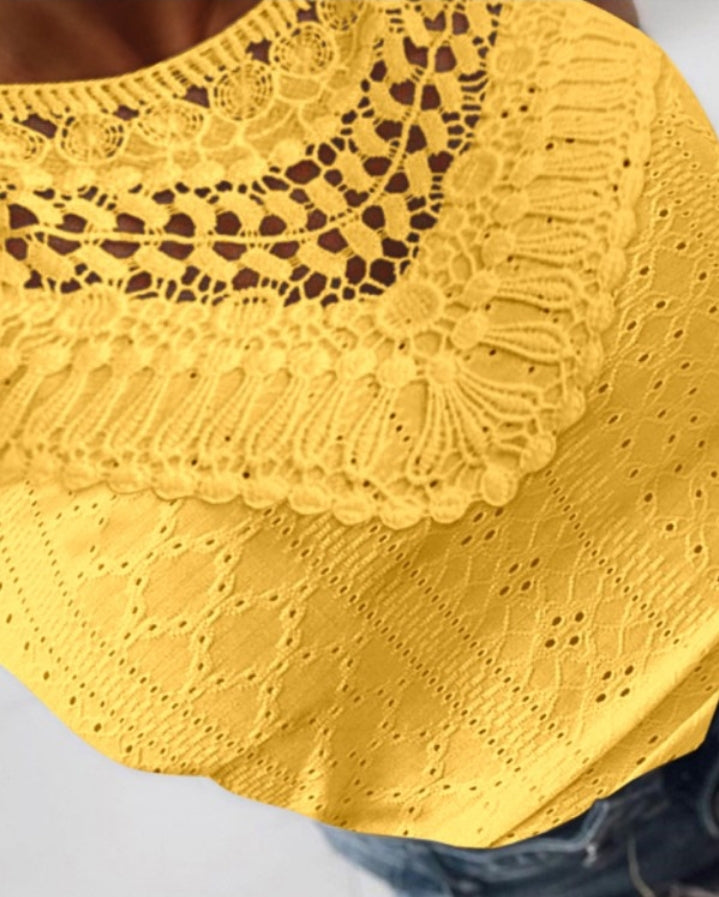 Premièrement : Ce débardeur sans manches en dentelle contrastée texturée, coupe slim décontractée Femme