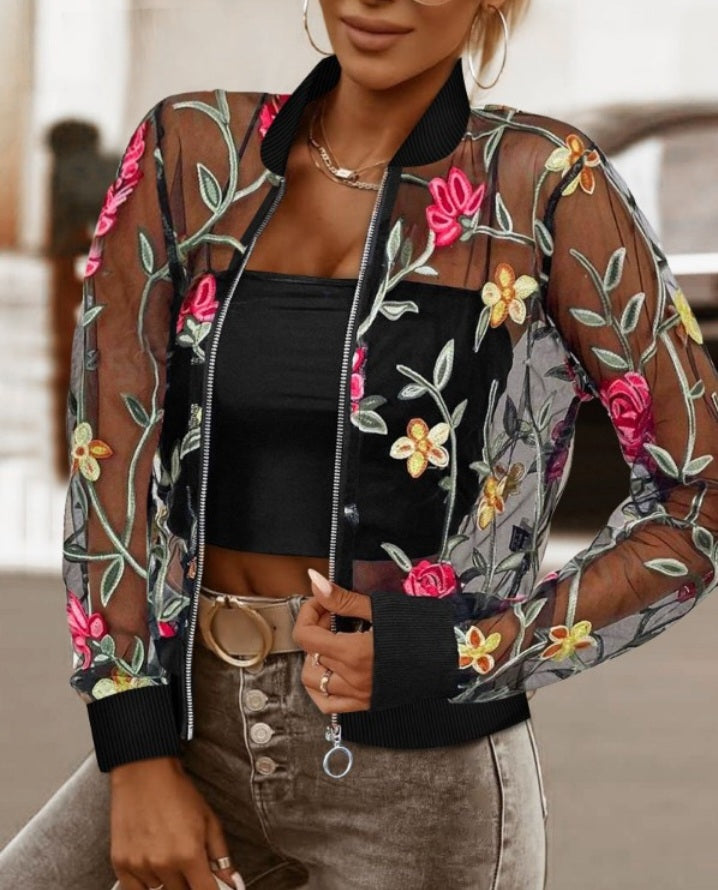 Premièrement : Adoptez un look moderne et raffiné avec cette Manteau à manches longues avec broderie florale et col de baseball veste zippée en maille transparente femme.