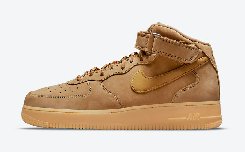 Premièrement : Les baskets Nike Air Force 1 High Femme réinventent la silhouette classique avec un design montant emblématique.