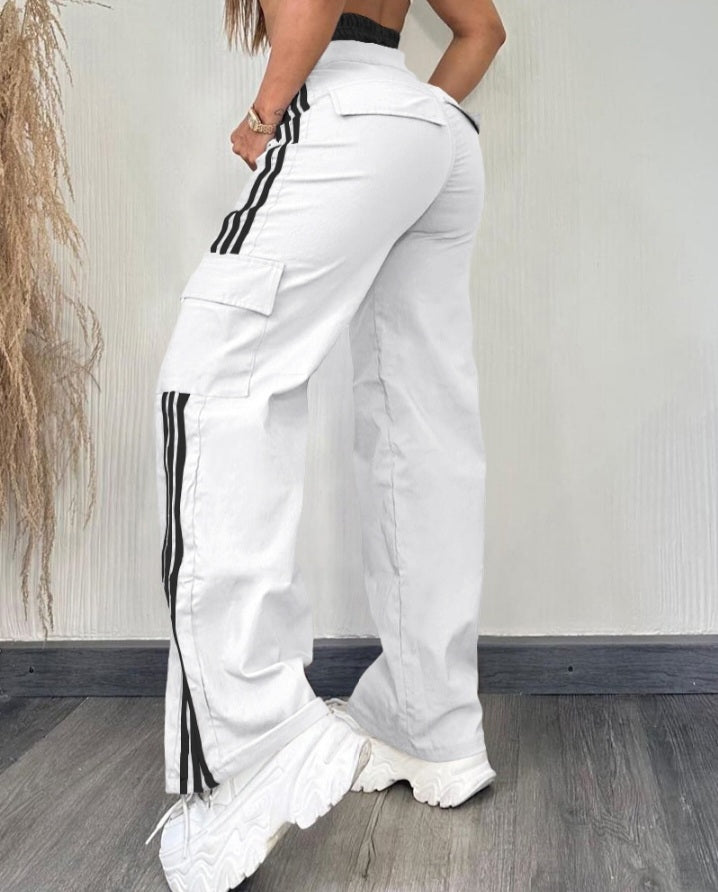 Premièrement : Ce Pantalon cargo taille haute extensible froncé à bandes rayées et poches Femme.