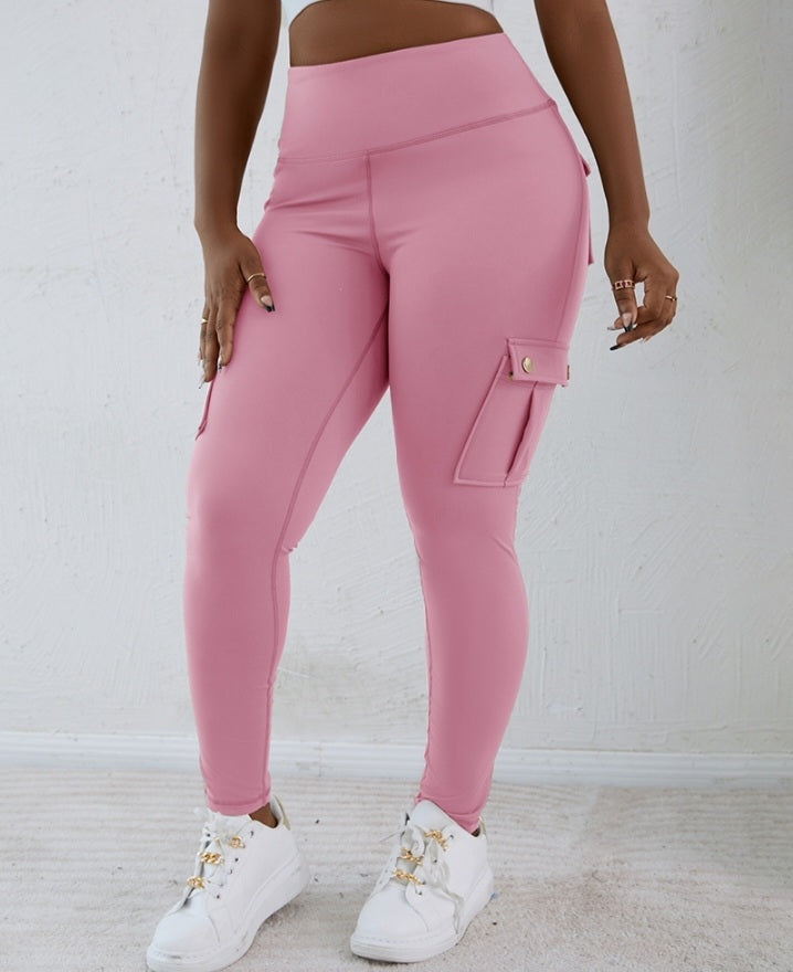 Premièrement : Ce Legging de motard taille haute avec poches à rabat pour soulever les fesses.